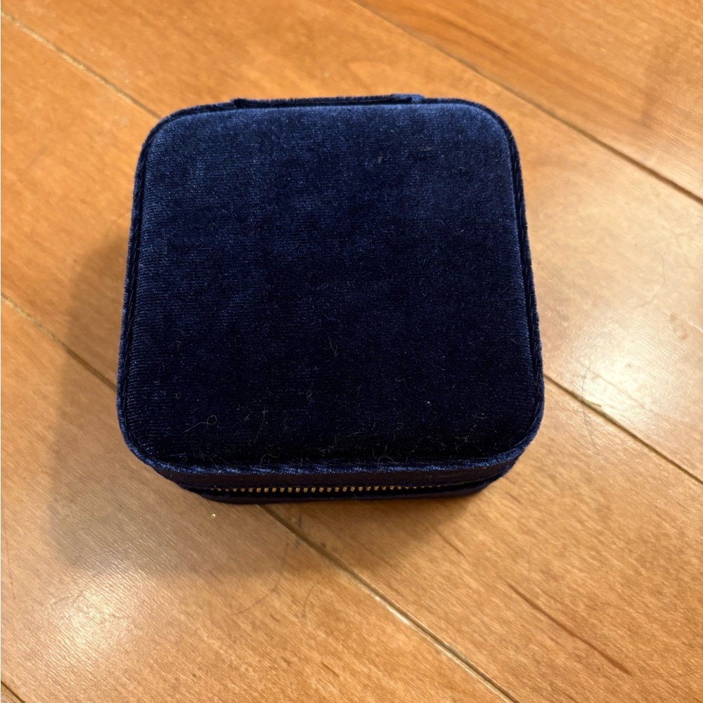 Elegant Navy Velvet Accessory Case